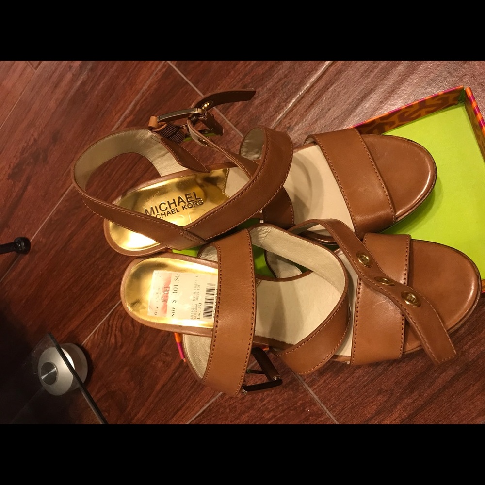 Shoes - Picture 4 of 8